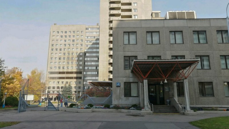 Десетки здравни работници се заразиха с Covid-19 в московска болница, лекар почина