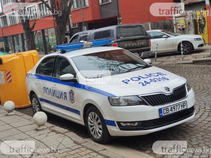 Мъж показа среден пръст на полицаи, глобили го заради маска в Перущица