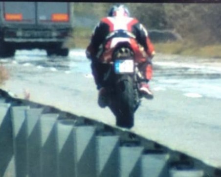 Отново! Моторист профуча с 229 км/ч край Пловдив