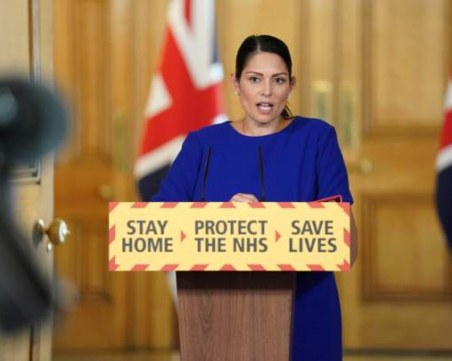 Великобритания засече продажба на фалшиви защитни облекла и тестове за коронавирус