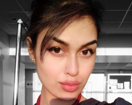 Тя свали короната си, за да бъде лекар на фронтовата линия в борбата с COVID-19