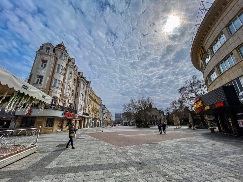 Кратки превалявания и гръмотевици очакваме край Пловдив днес