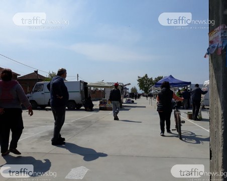 Пазарът в Раковски отвори, но само наполовина