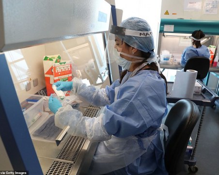 В Англия правят 50 милиона теста за антитела