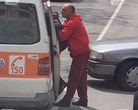 Медикът от Бърза помощ, хванат без маска:  бързал, нямал време за предпазни средства