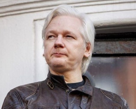 Отложиха делото за екстрадиция на основателя на Уикилийкс