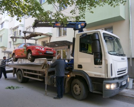 Вдигнаха три стари трошки, зарязани по пловдивските улици