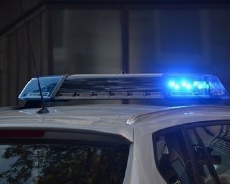Вуйчо блудства с племенницата си, заплаши я с побой