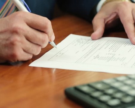 Тормоз на работното място! Хиляди са принудени да подписват документи против волята си