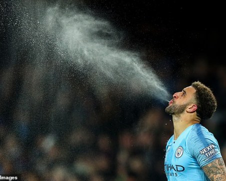 Жълт картон за плюенето по време на мачове