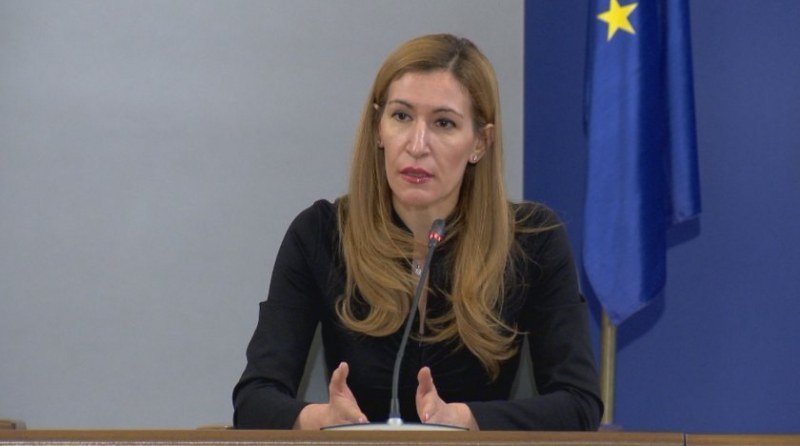 Ангелкова: Надяваме се от 1 юли да започне летният туризъм у нас