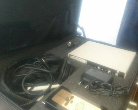 Иззеха апаратура от офиса на ЛиЛана, проверяват дали е служила за подслушване