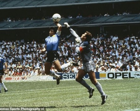 Марадона призова Божията ръка срещу коронавируса