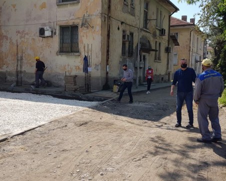 Ремонтират локалното на Цариградско шосе в Пловдив