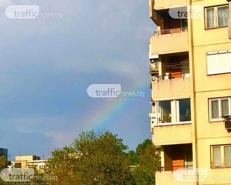 След градушката: Дъга се появи над Пловдив