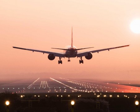 Срив! Пътуванията от България паднаха с 50% само за март!