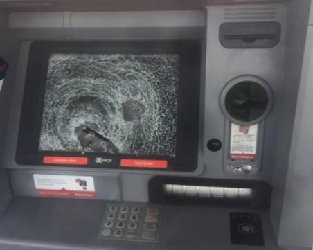 Заловиха разбивача на банкомати в Кючука, удрял устройствата с чук