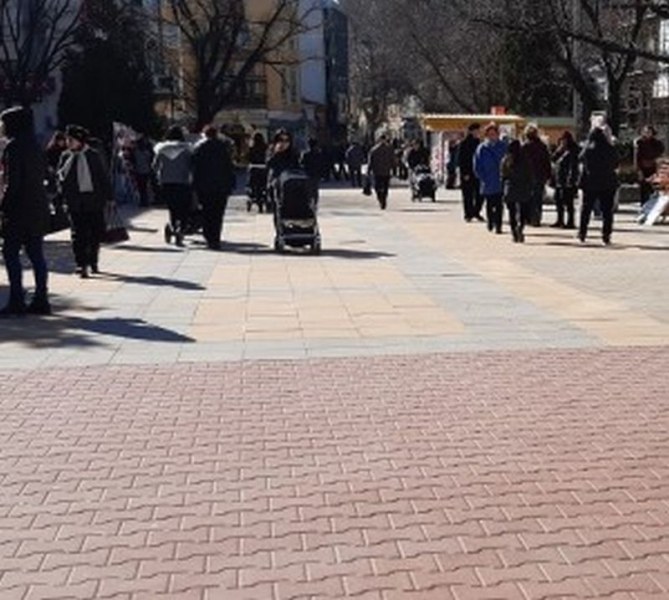 Освободиха от наеми търговците в Асеновград, ползващи общински обекти