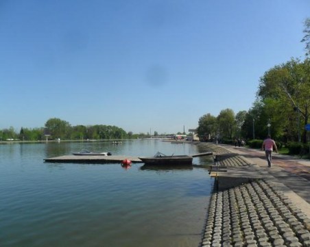 Квартални градинки и фитнес площадки в Пловдив осъмнаха с разкъсани ограничителни ленти