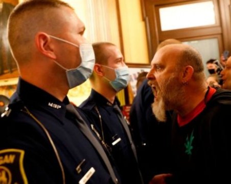 Протести в Мичиган! Хиляди призоваха бизнесът да отвори днес