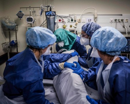 Заразените в САЩ, Русия и Англия стават все повече! Вижте последните данни