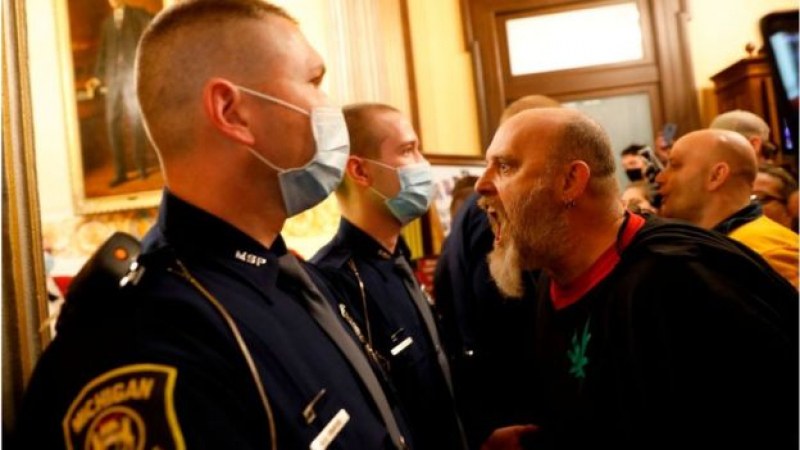 Протести в Мичиган! Хиляди призоваха бизнесът да отвори днес