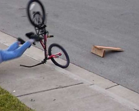 Детенце на колело се удари с Мерцедес в пловдивско село