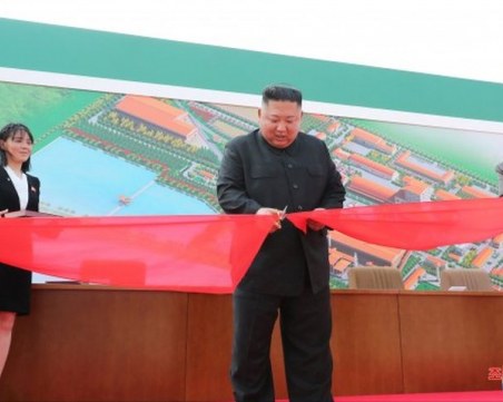 Ким Чен Ун е жив, появи се на публично място