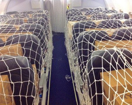 Втори самолет достави лекарства и предпазни средства от Китай