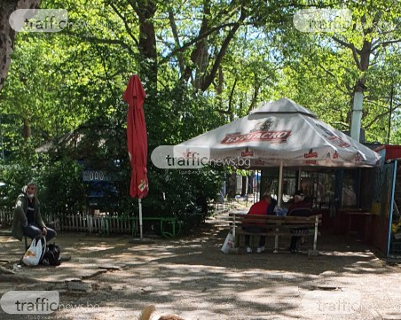 Заклети водолази отвориха култовата кръчма в Пловдив... от сутринта!