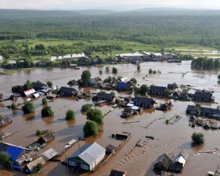 100 000 евакуирани след скъсване на язовирна стена