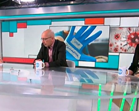 Бивш здравен министър: Близо до хора и на закрито, маската предпазва