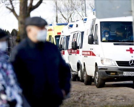 Нов антирекорд в Русия – дневните случаи на COVID-19 минаха 10 000