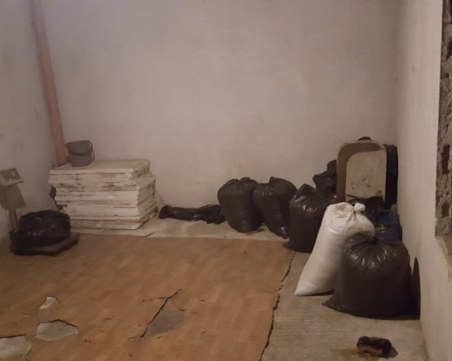 Нов удар по контрабандата в Пловдив! Разбиха цех за нелегален тютюн