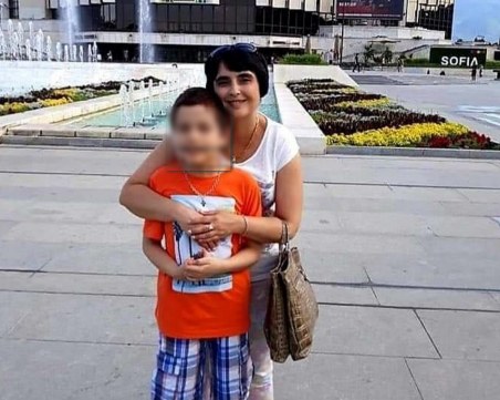 Семейството на починалата лекарка от Сливен се лекува от COVID-19 във ВМА