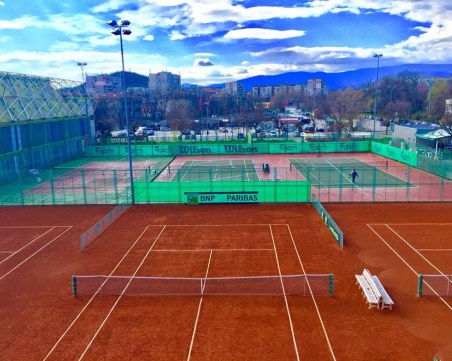 Тенис клубовете възобновяват тренировките