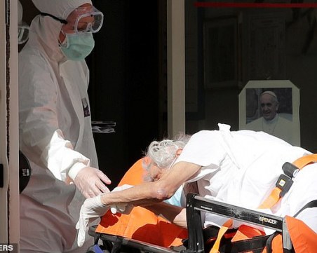 Укрепват имунната система на възрастните в борбата срещу вируса