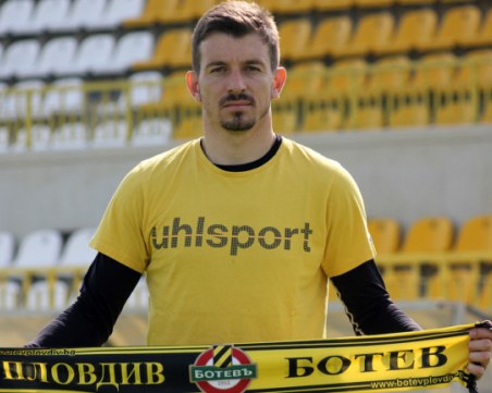 Вратарят на Ботев: Не е лесно да спасявам ударите на Неделев