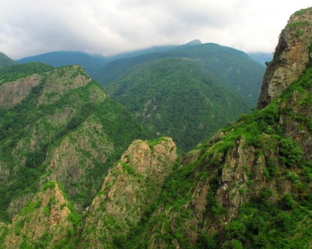 Без ползване лифтове и посещения на хижи в националните паркове