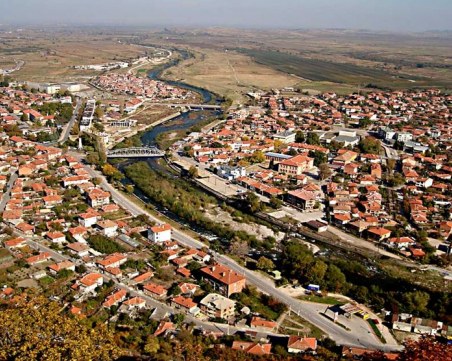 Община Кричим помага на самотния и тежко болен баща на две деца