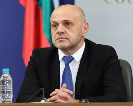 Дончев: Обсъждаме кога да отворим детските градини, следим ситуацията в други държави