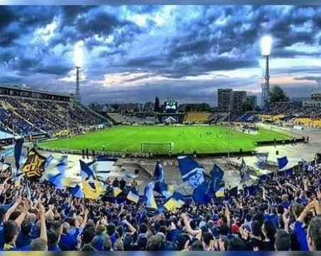 Феновете на Левски с обръщения до Васил Божков и премиера