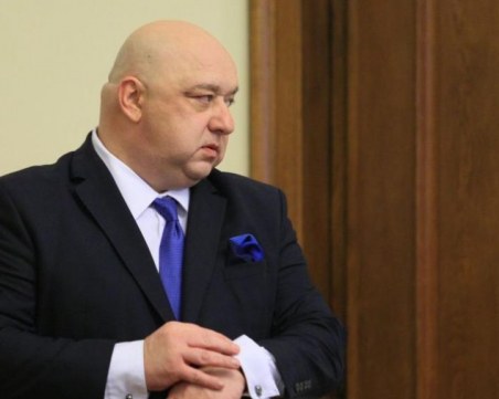 Министър Кралев разкри кога може да се поднови първенството