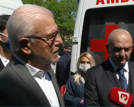 Пловдивски бизнесмен връчи на Мутафчийски ключове за 6 реанимобила