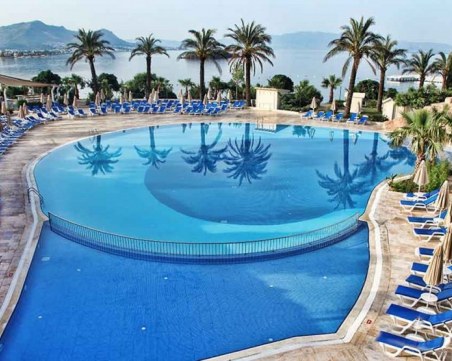 Турция разхлабва мерките! Строги ограничения за летния сезон