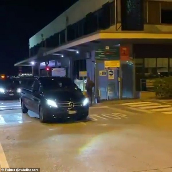 Роналдо се прибра в Торино с охрана, минава карантина