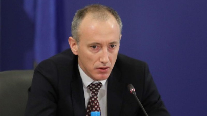 Учениците завършват електронно, връщат се в училище само за важни изпити