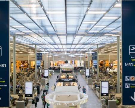 70 българи са блокирани на летище в Париж, не ги допускат във Франция