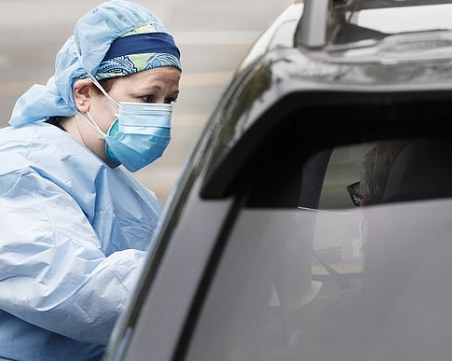 Насърчават преболедували от вируса да ходят сред хората