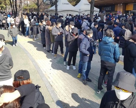 Пандемията изплашила Кин Чен Уен, Сеул докладва за паническо разграбване на магазините